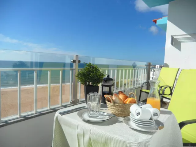 Spectacular Sea Front Algarve - 2 beds 1 bath ,sleeps 4 /air con   - modernised