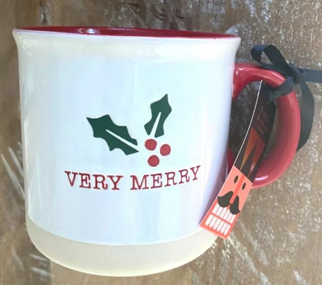 FAO SCHWARZ Ceramic Large Red VERY MERRY Toy Store Collectible Christmas MUG New
