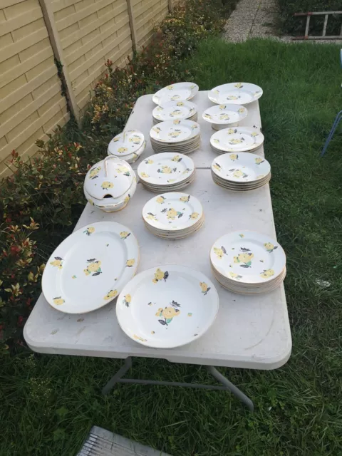 service de table porcelaine 43 pièces De Limoges Ancien Signé PP