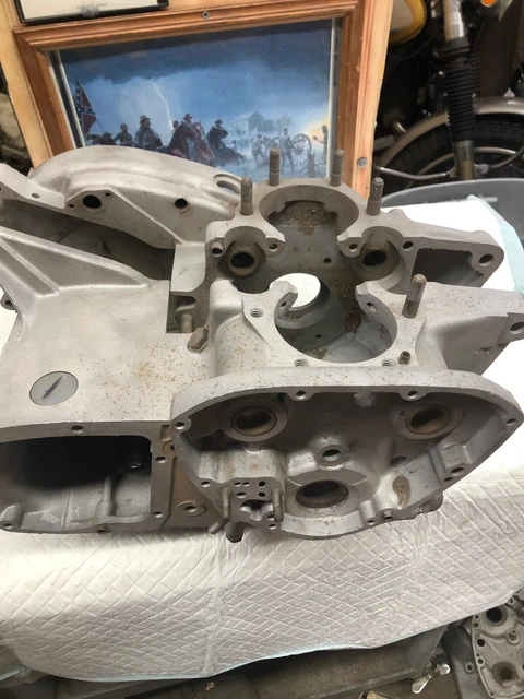 Engine Motor Cases Crankcases 1970 Triumph 650 TR6R  Bonneville Tiger  A2113