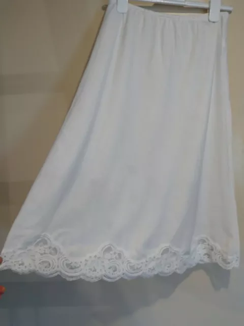 Vintage Wonder Maid Fine Lingerie Half Slip size medium white with lace trim