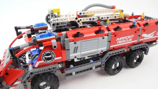 LEGO TECHNIC: Flughafen-Löschfahrzeug (42068) + Lego Batterie-Box + Lego m-Motor