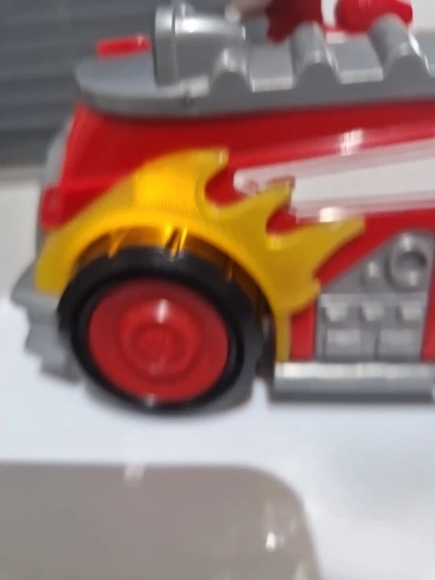 T-Racers Power Truck Mega Striker - Super Veicolo Con Autista Esclusivo, Compatibile Con Altre Auto T-Racers