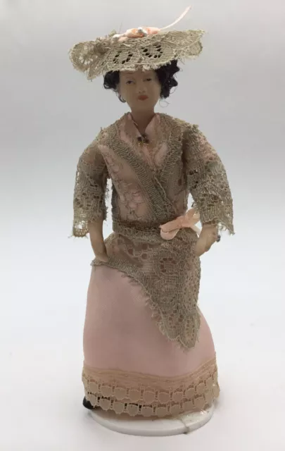 Dolls House Lady - 15 cm
