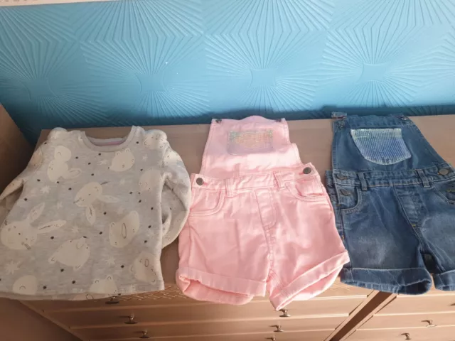 Piccolo pacchetto vestiti ragazze età 4-5