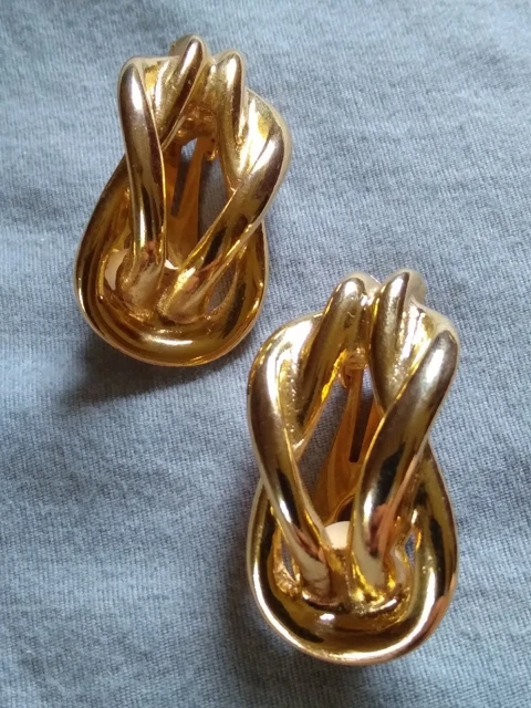 Beautiful Vintage Paolo Gucci Gold Tone Knot Design Clip Earrings.