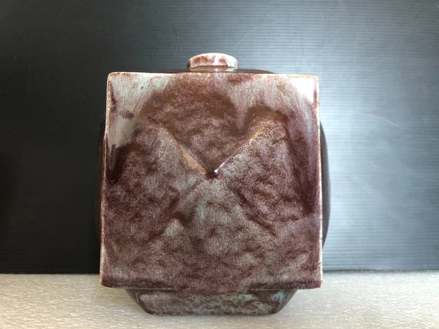 ancien vase design prune barbotine céramique carré signé à identifier vintage