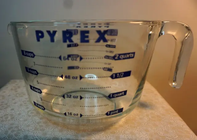 Vtg PYREX 8 Cups 2 qt 64 oz 2 Liter Large Clear Glass Blue Measuring
