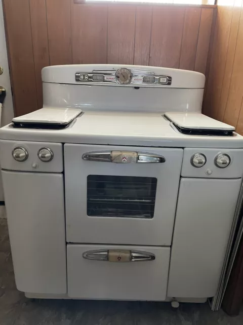 Vintage Tappan Deluxe Gas Stove c1948-1954 Vintage Tappan Deluxe Gas Stove c1948-1954