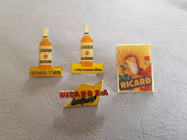 Lot de 4 Pin's BOISSON - RICARD - apéro