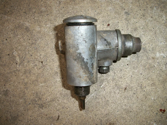 Smith Tachometer Drive Unit Triumph 650cc TR6 T120 1971
