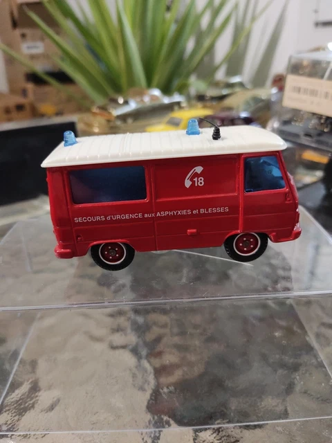 Solido: camion, pompiers, Mercedes Unimog pompe. 1/50