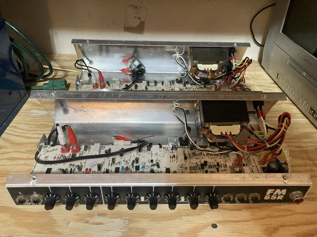 lot 2 Fender frontman and FM 65R working chassis amp amplifier shipping damaged lot 2 Fender frontman and FM 65R working chassis amp amplifier shipping damaged