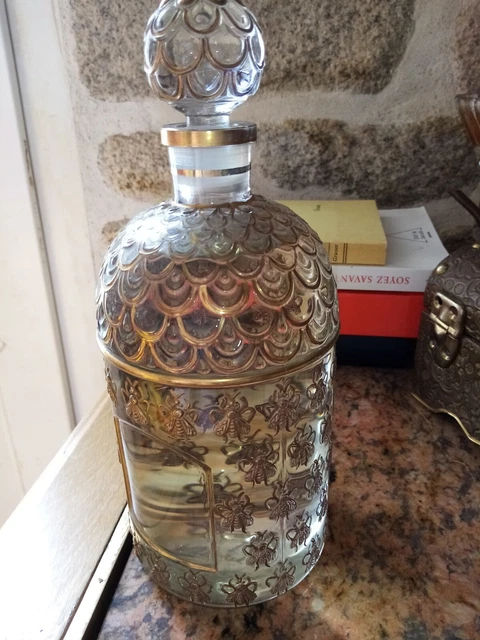 TRÈS BEAU et grand FLACON FACTICE DORÉ Guêrlâin 1 L PARFAIT ETAT