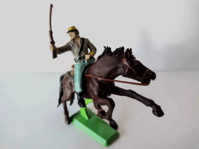 BRITAINS DEETAIL ACW MOUNTED CONFEDERATE 1st SERIES CURVED BASE..