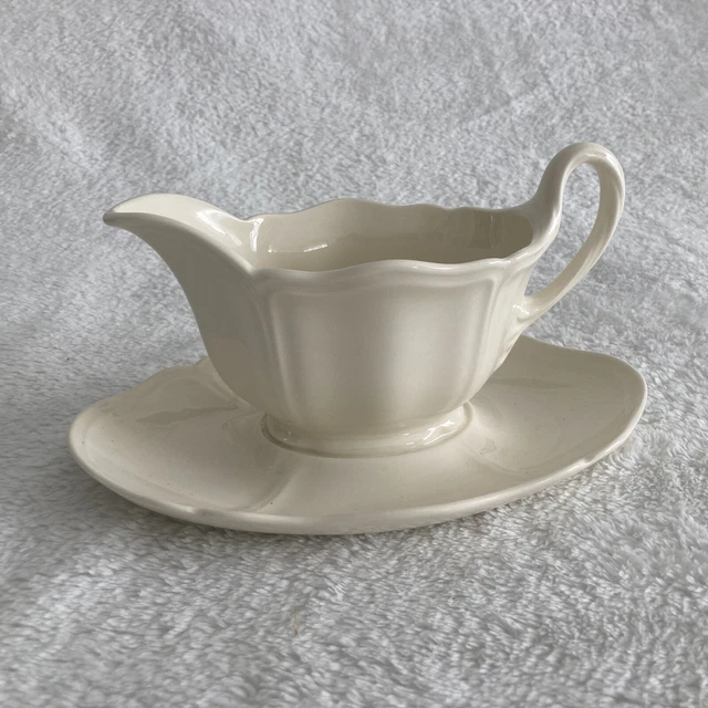 WEDGWOOD Etruria & Barlaston QUEENS SHAPE Gravy Boat Underplate IVORY/OFF WHITE