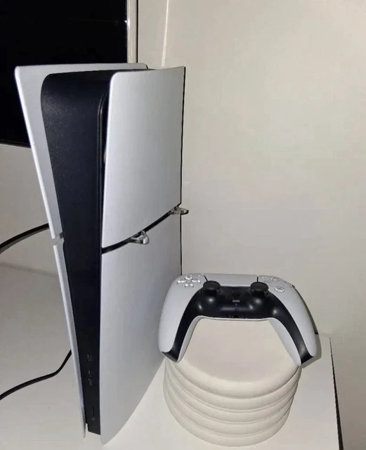 PS5 Slim 30th Anniversary Edition sarà di nuovo disponibile domani