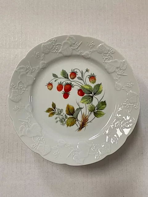 Dansk Int'l France Set Of 5 White Plates Wild Strawberries & Embossed Ivy Border