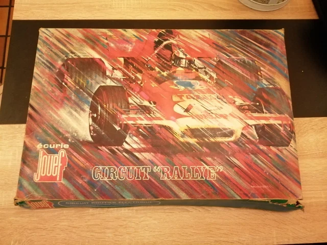 Circuit avec voiture radiocommandée - La Grande Récré
