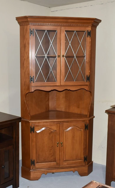 VINTAGE ETHAN ALLEN MAPLE CORNER CABINET china cupboard curio hutch VINTAGE ETHAN ALLEN MAPLE CORNER CABINET china cupboard curio hutch