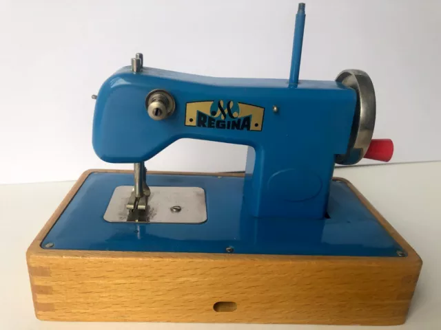 Regina Blech Spielzeugnähmaschine blau - tin toy sewing machine blue