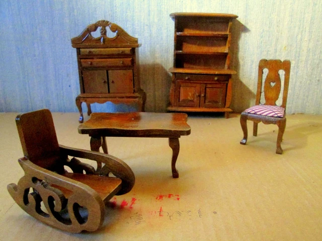 Ancien Mobilier De Poupée Artisanal En Bois – Maison De Poupée Vintage C1900, état D'usage