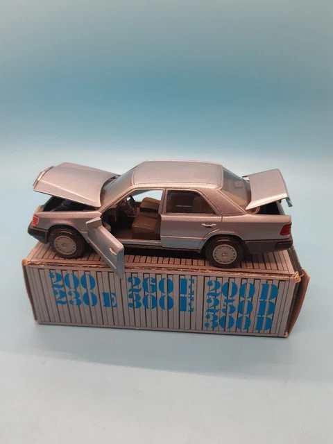CURSORーMODELL 971（1/32 CURSOR Modell Mercedes Benz 200