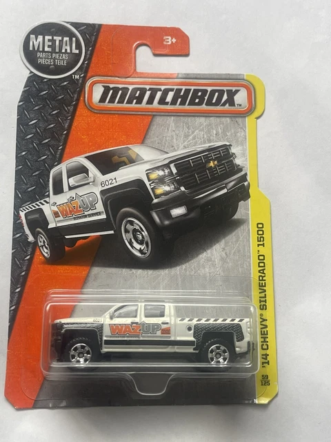 Matchbox MBX Construction and Explorer 2014 Chevy Silverado 1500 Gris plomizo sin número con camioneta roja
