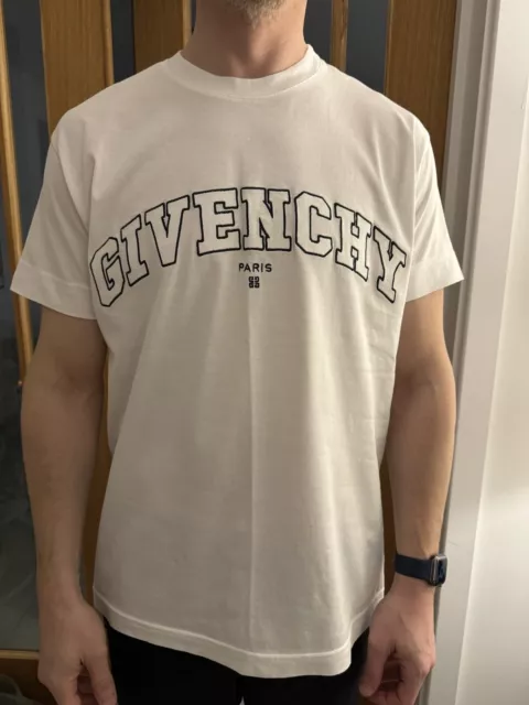 Authentic Givenchy T-Shirt Size Medium