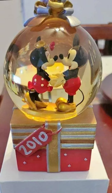 Disney Store Exclusive Mickey Minnie Mouse Holiday Season Christmas Winter Globe