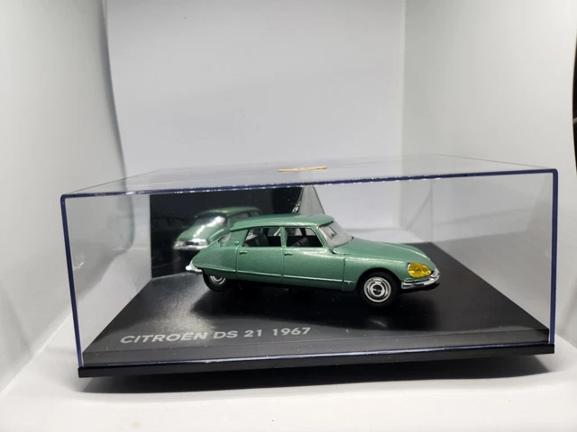 Atlas Editions; 1959 Citroen DS 19 Coach 'Le Paris' Henri Chapron; Mushroom & Cream 122127