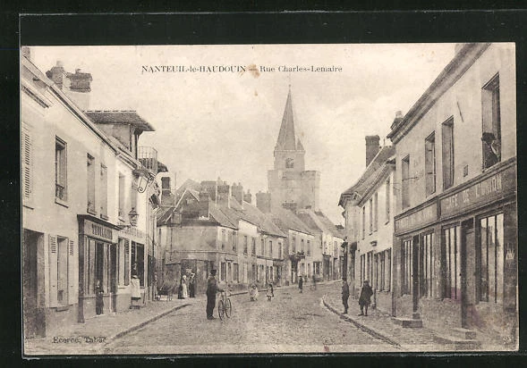 CPA Nanteuil-le-Haudouin, Rue Charles-Lemaire, vue de la rue