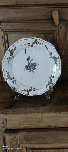 Assiette en faïence de Nevers 18ème siècles