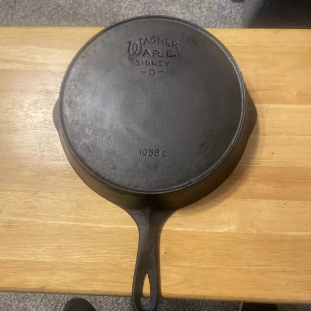 Wagner Ware Sidney O Cast Iron Skillet with Heat Ring #1058E Sits Flat