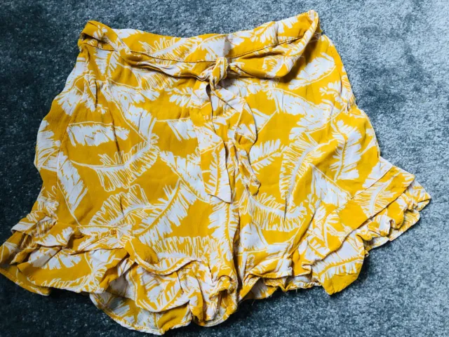 Pantaloncini fronzoli per ragazze River Island stampa foglia senape età 11 anni nuovi di zecca