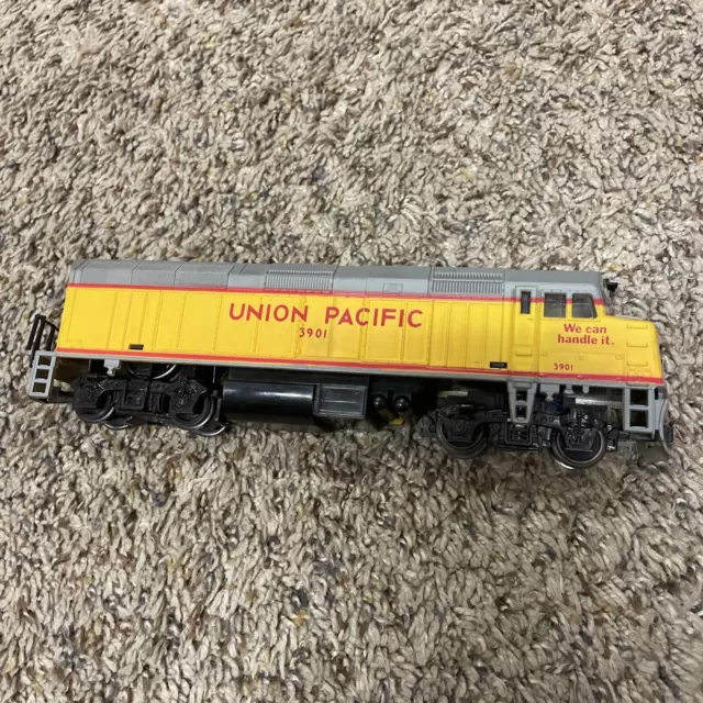 Life-Like Union Pacific Engine #3901 HO Diesel Powered Locomotive Runs