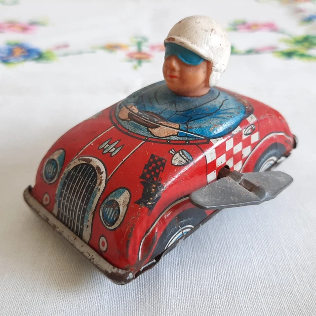 VINTAGE JAPANESE WINDUP Tin Toy Driving Racing Car 26 Marked Y Made in