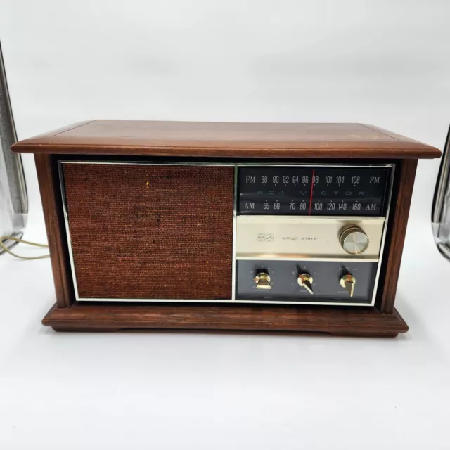 Vintage 1960's RCA VICTOR SOLID STATE RADIO RJC50S PECAN FINISH TESTED