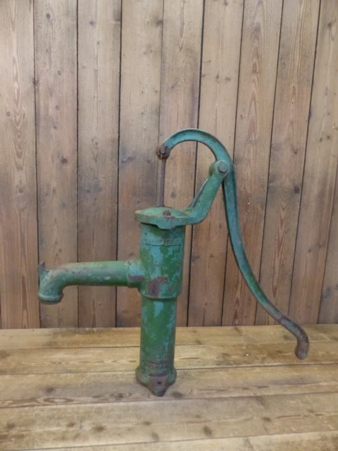 schöne alte Schwengelpumpe Gartenpumpe Pumpe Handpumpe