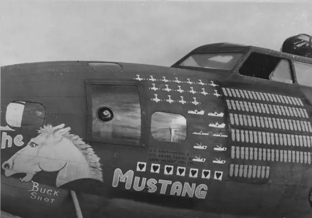 WWII PHOTO B-17 Flying Fortress Nose Art 