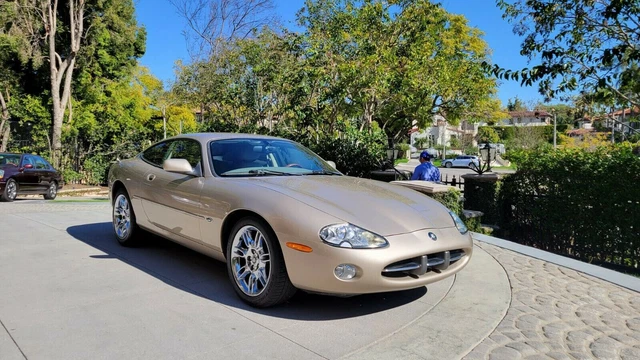 2001 Jaguar XK 8 Coupé Gold/beige • mit 2 Jahren TÜV