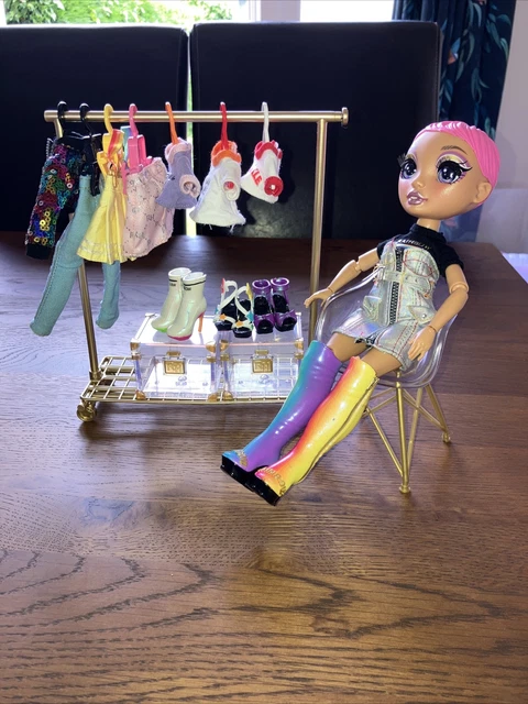 Rainbow High Fashion Studio Avery Styles Exclusive Doll And Clothing Outfits