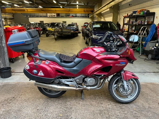 Honda NT650V DEAUVILLE 1999 BREAKING FOR PARTS