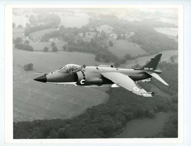 Photograph of Blackburn Buccaneer S.2 XW529 Trials Aircraft in Flight  1978