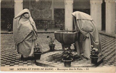 CPA ak morocco scenes and types of morocco moorish in the patio (38507)