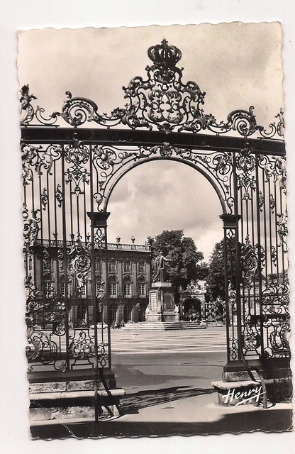 nancy place stanislas  grilles de jean lamour