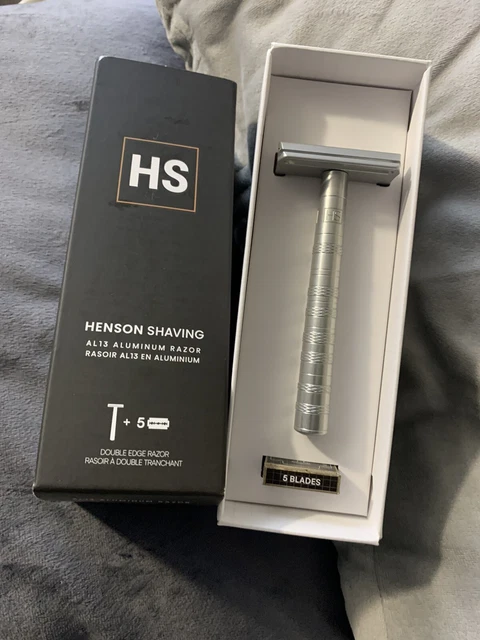 Henson Shaving AL13 Mild DE Sicherheitsrasierer - Flugzeug Alu + Ständer