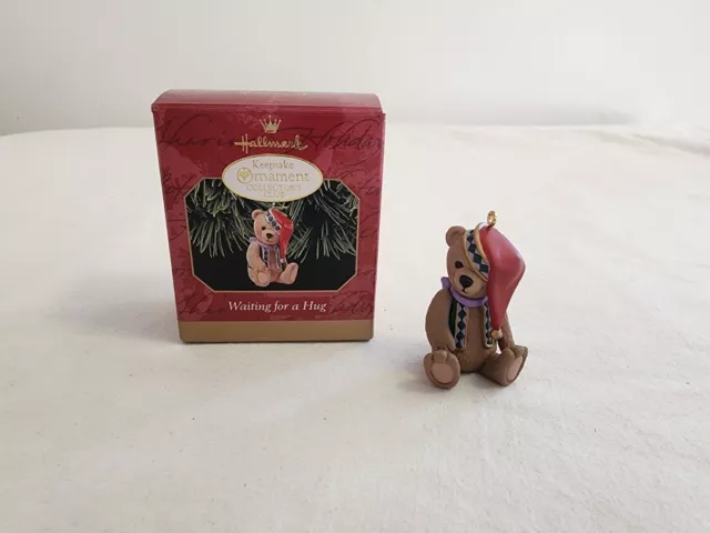 Waiting for a Hug Hallmark Collectors Club Ornament 1999 Vintage