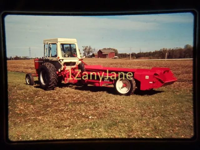 AC0819 35mm Slide of an Allis-Chalmers  from MEDIA ARCHIVES TRACTOR EQUIPMENT