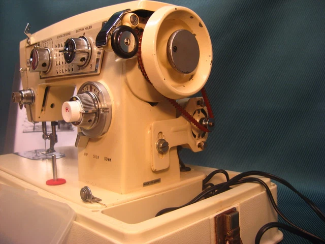 Vintage Elgin Sewing Machine 2468 - Cams, Manual, Acessories - Serviced! 3